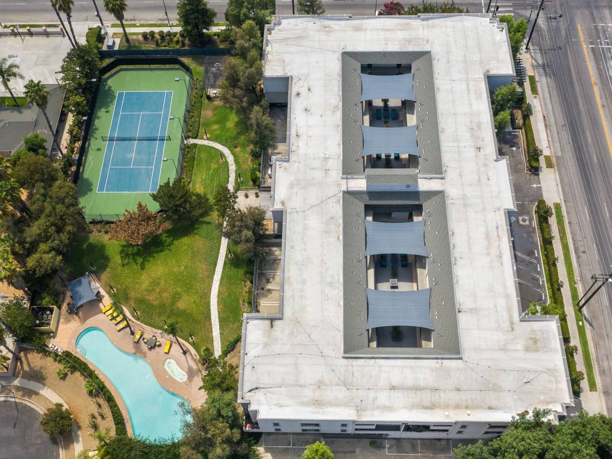 Apartment for rent at 8700 De Soto Ave, Canoga Park, CA 91304