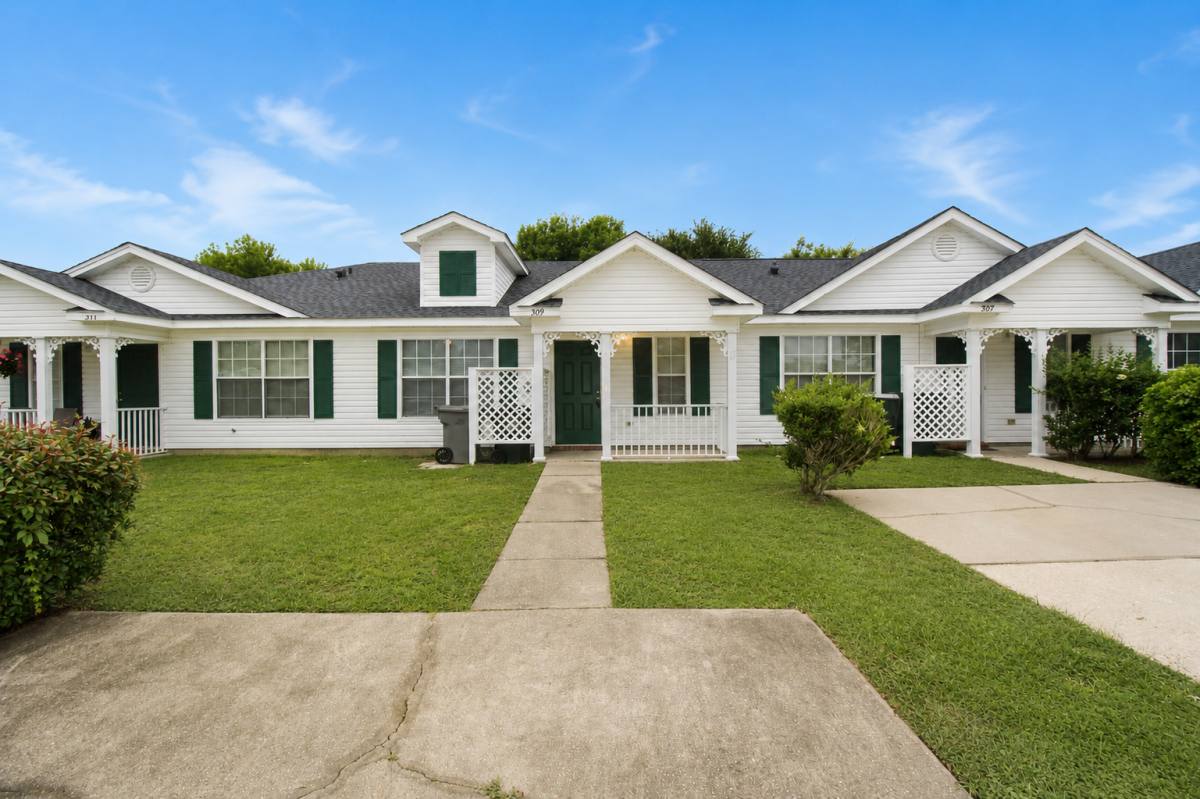 Townhouse for rent at 309 Loveland Circle, Pensacola, FL 32526