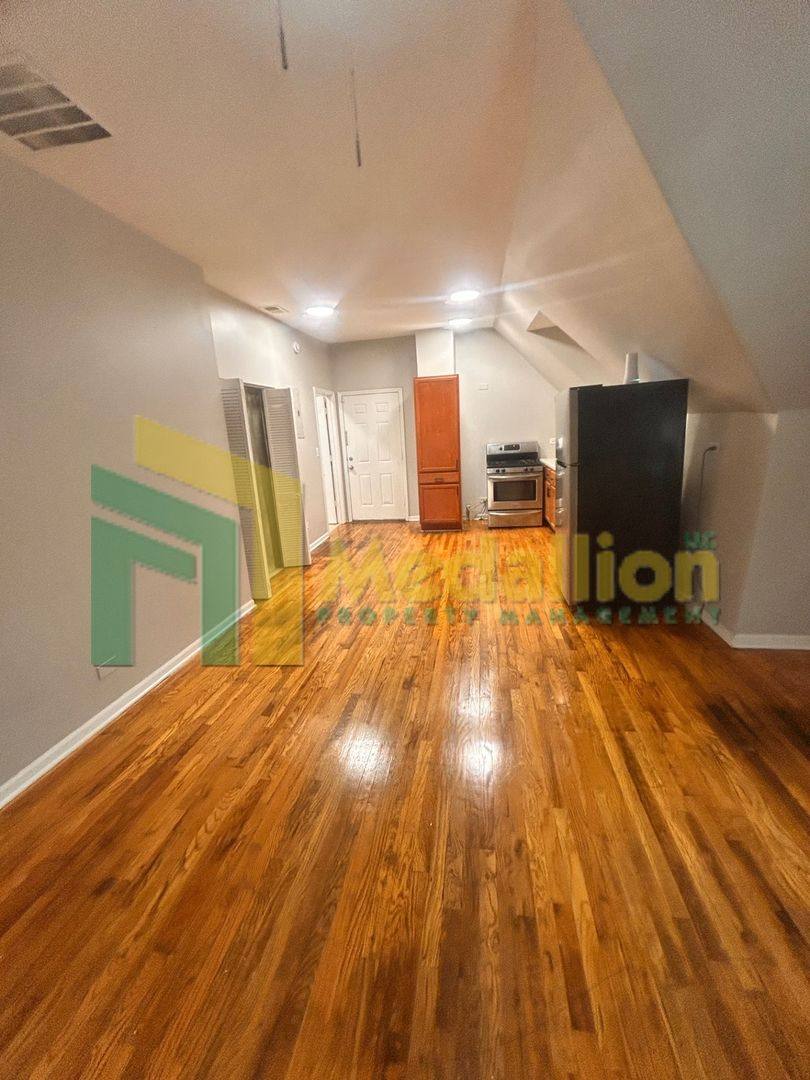 Apartment for rent at 4700 W Monroe St, Chicago, IL 60644
