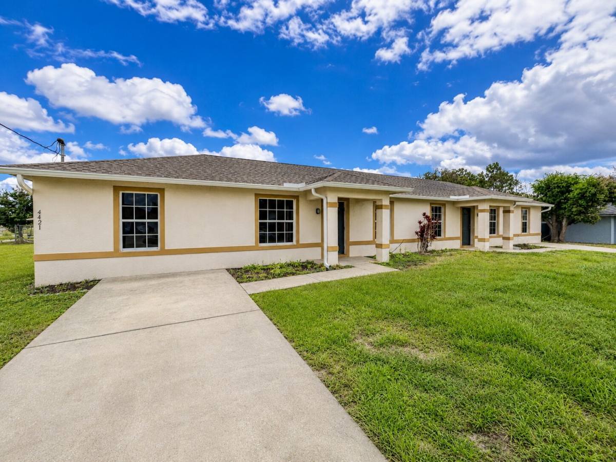Townhouse for rent at 4421 25th St SW, Lehigh Acres, FL 33973