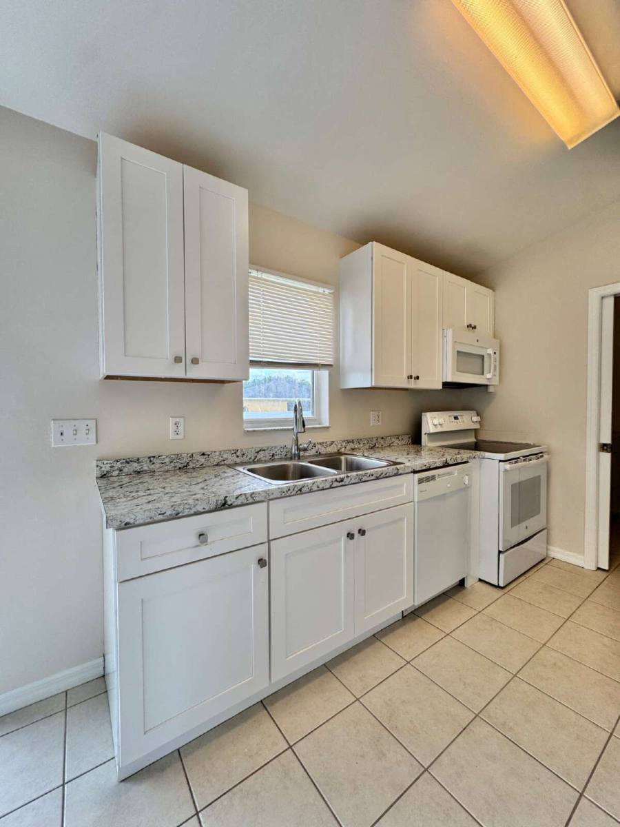 Townhouse for rent at 4421 25th St SW, Lehigh Acres, FL 33973