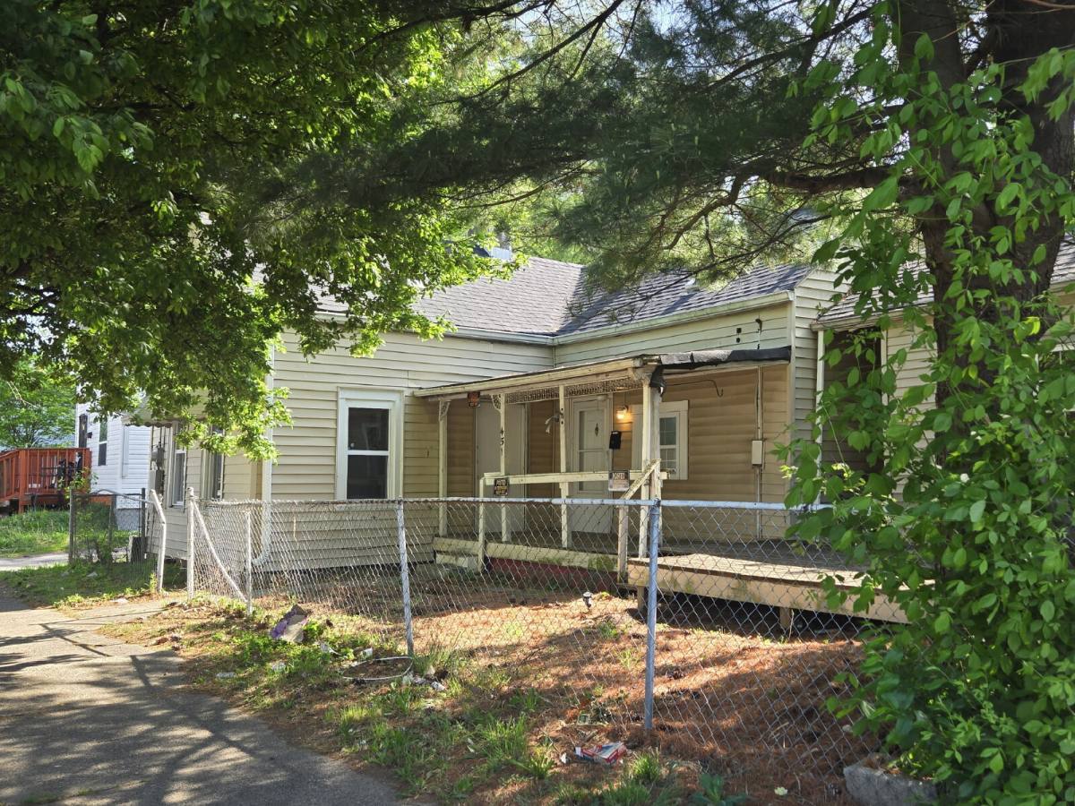 House for rent at 451 N 25th St Mk, Louisville, KY 40212