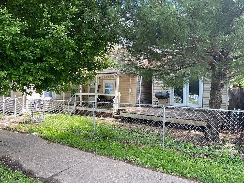 House for rent at 451 N 25th St Mk, Louisville, KY 40212