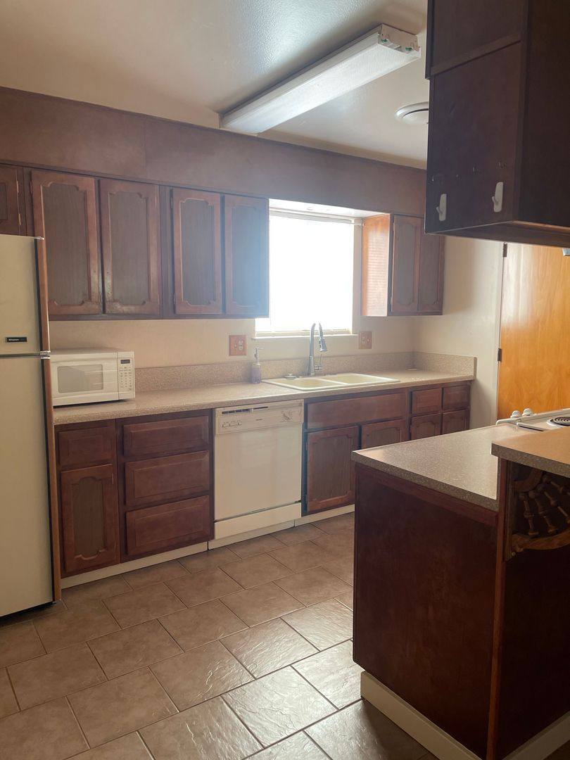 House for rent at 735 Christine Ave, Redding, CA 96003