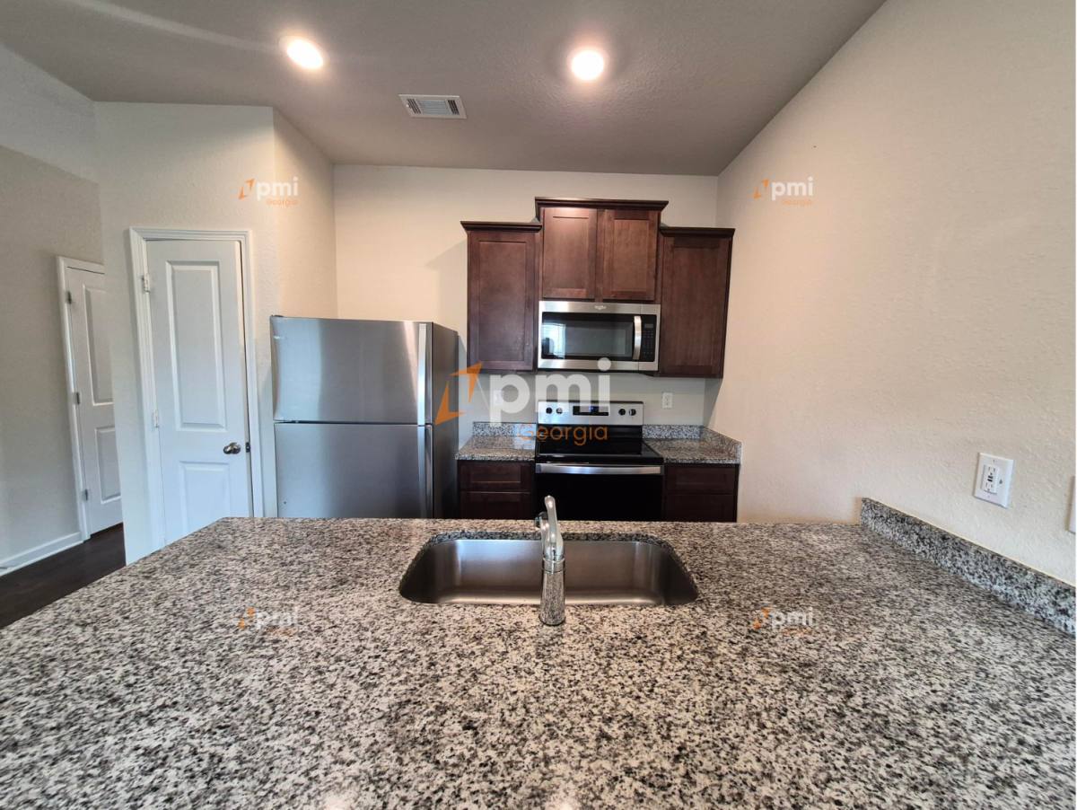 Townhouse for rent at 511 Highwood Lane, Atlanta, GA 30344