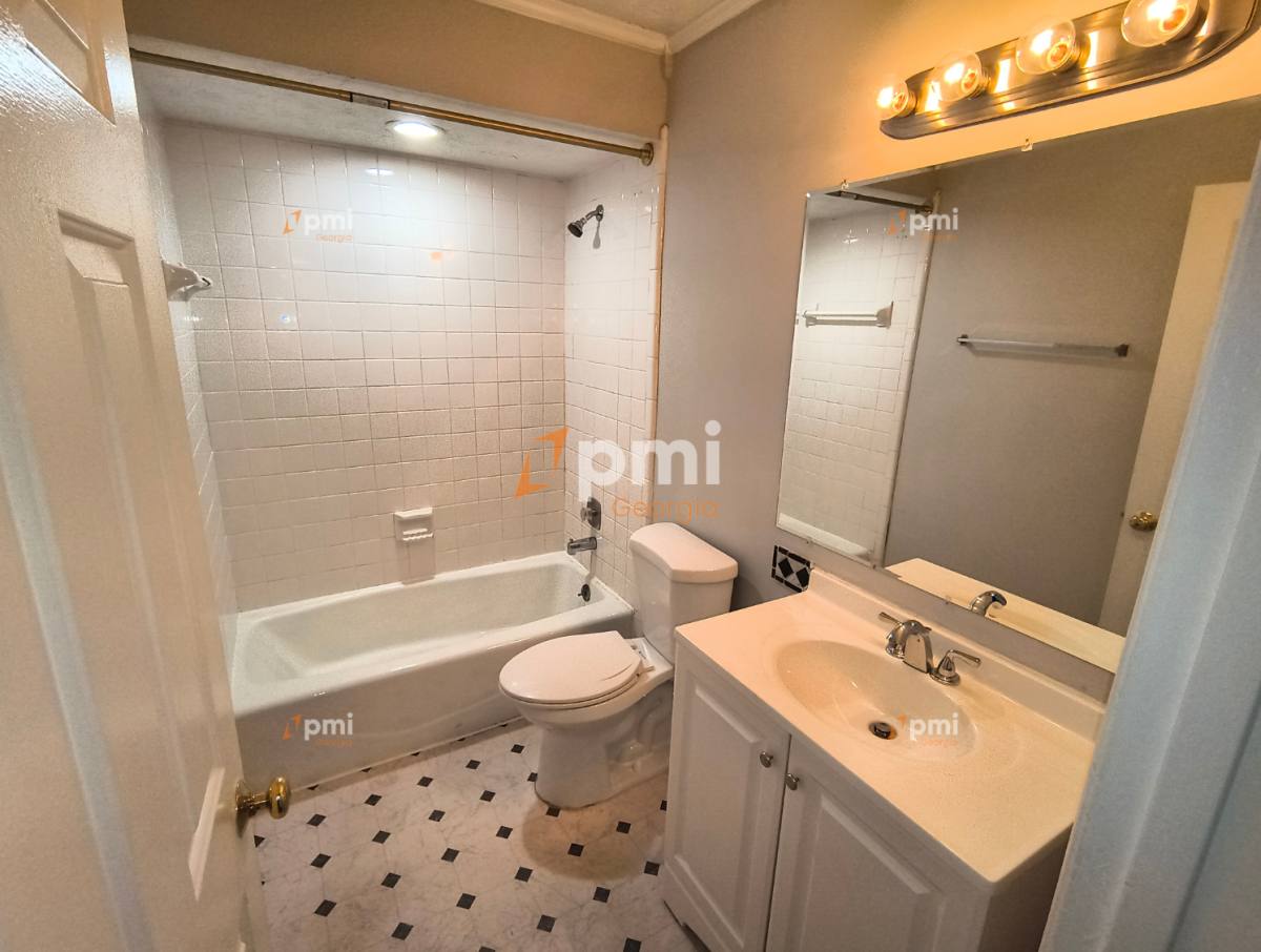 Apartment for rent at 102 Peachtree Court #A, Lagrange, GA 30241
