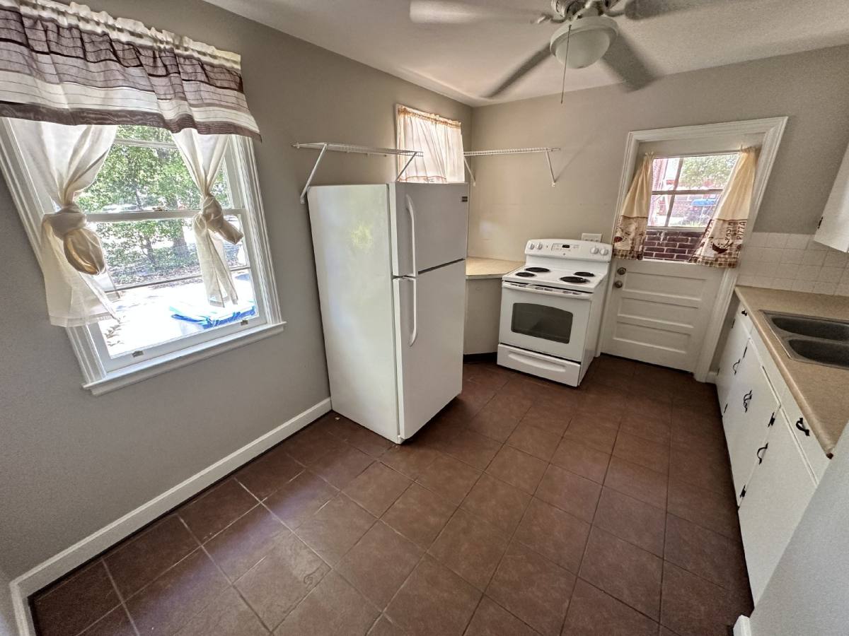 Townhouse for rent at 1719 Burnham St, West Columbia, SC 29169