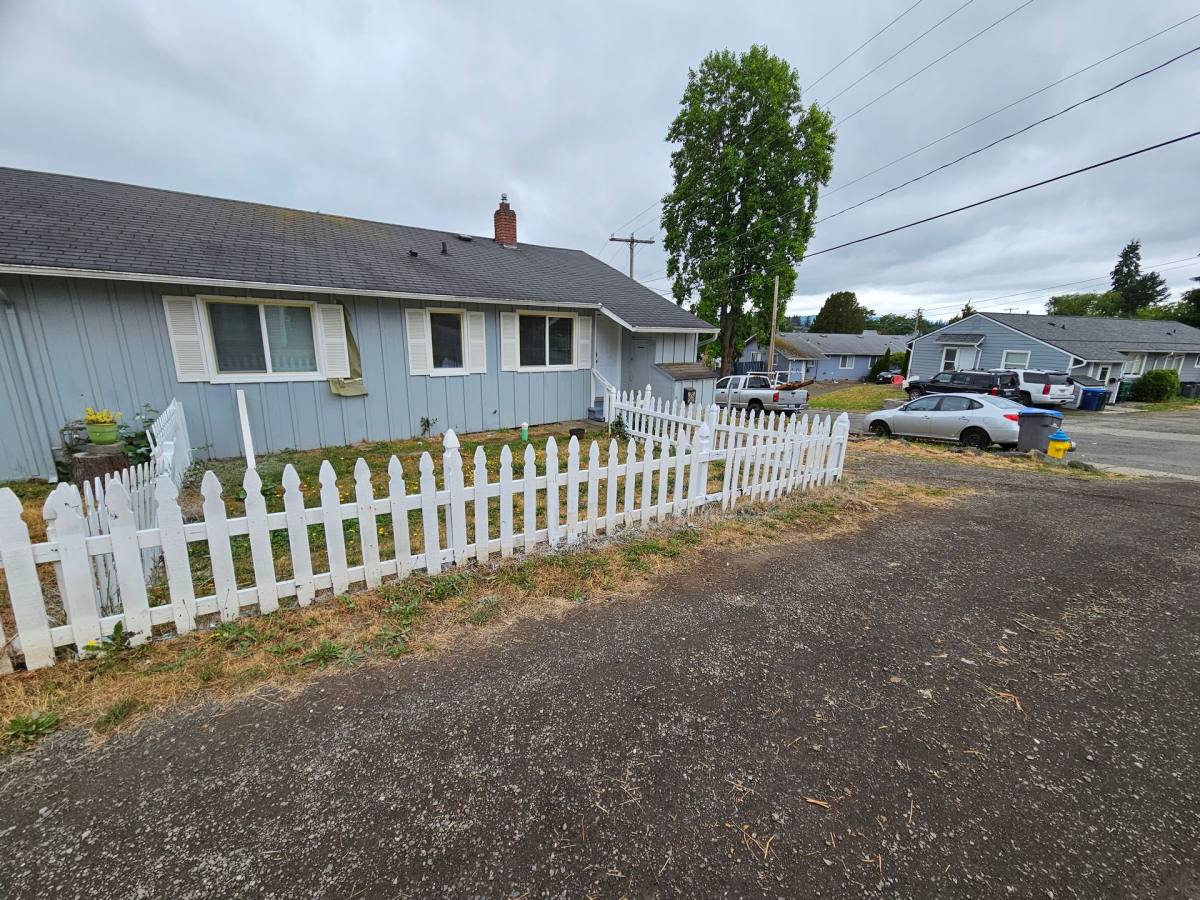 Apartment for rent at 215 Elm St, Bremerton, WA 98310