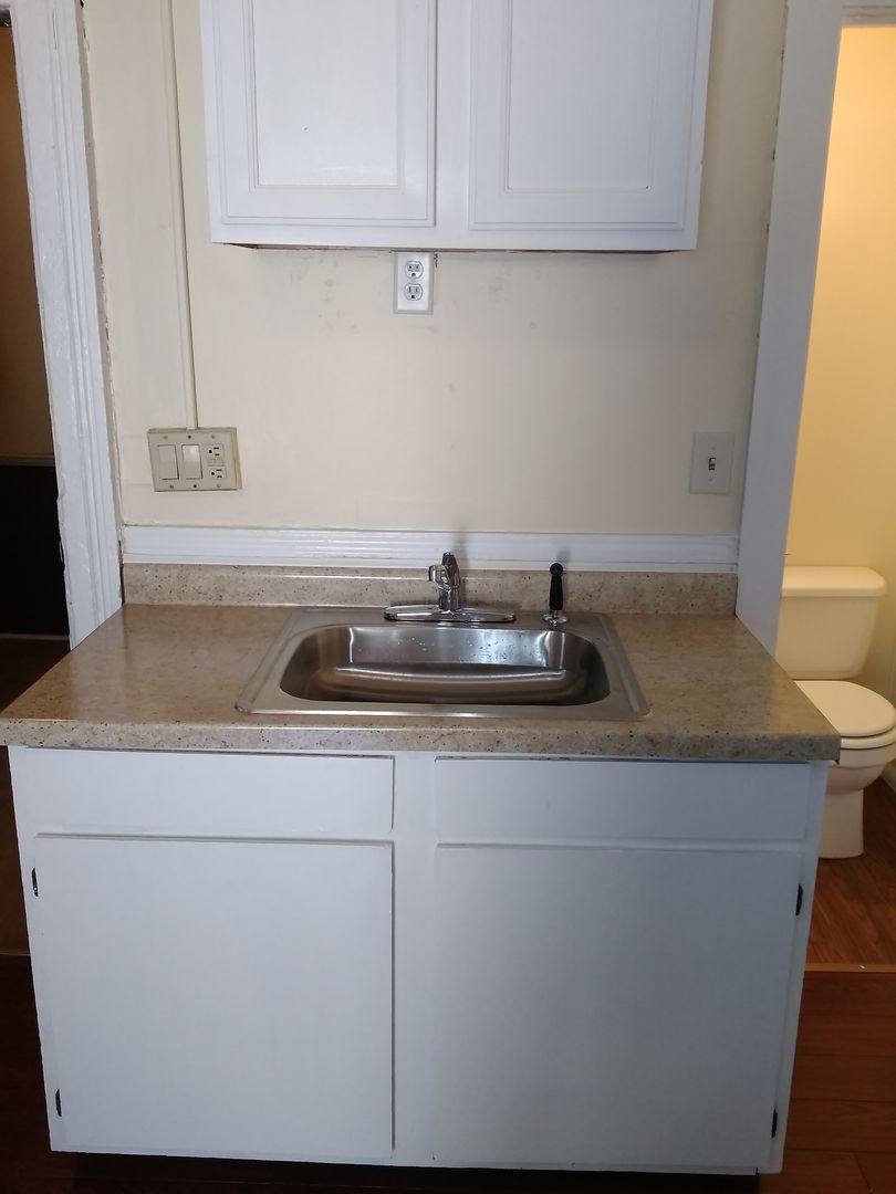Apartment for rent at 322-324 S 4th St, Rockford, IL 61104