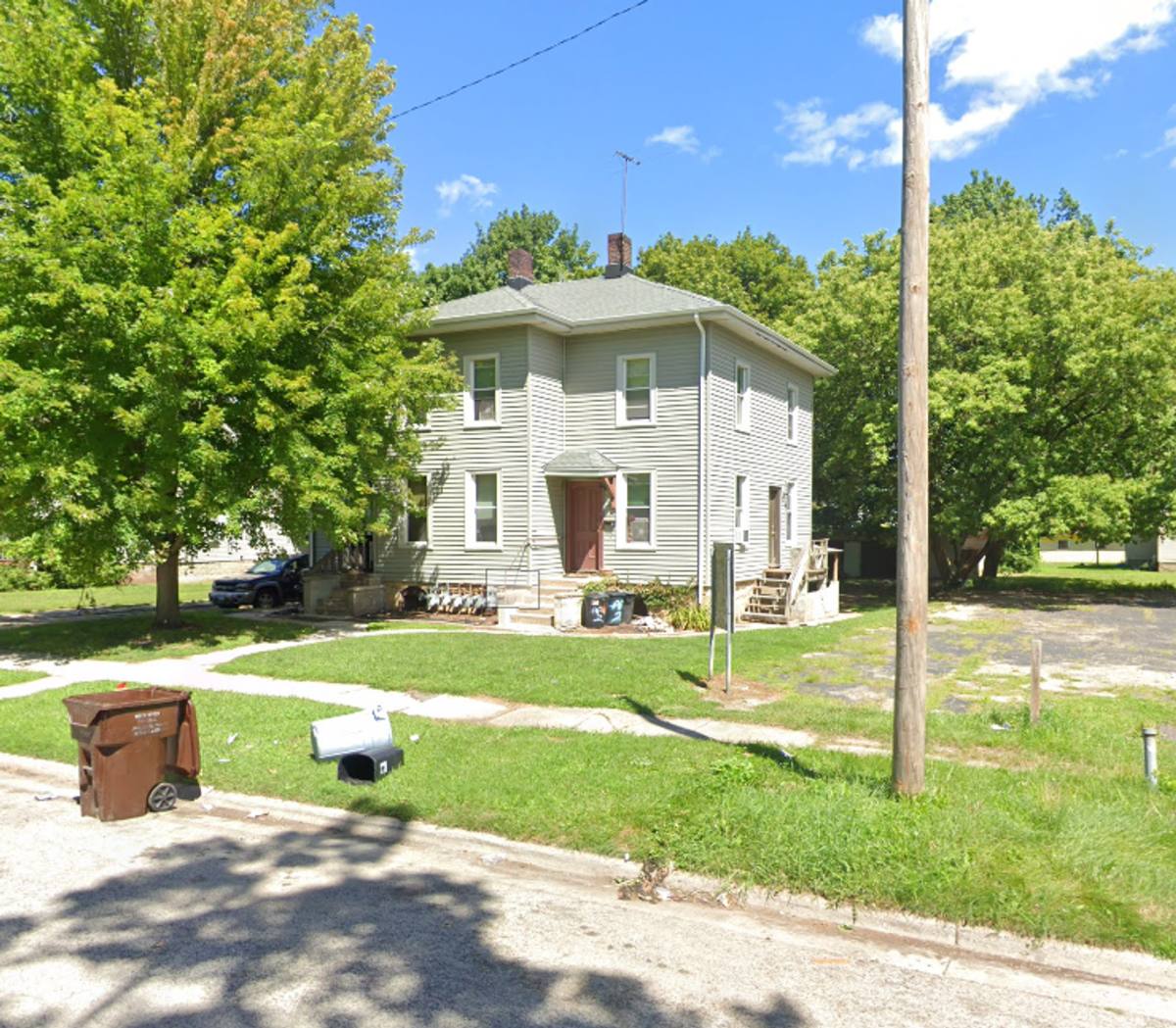 Apartment for rent at 322-324 S 4th St, Rockford, IL 61104
