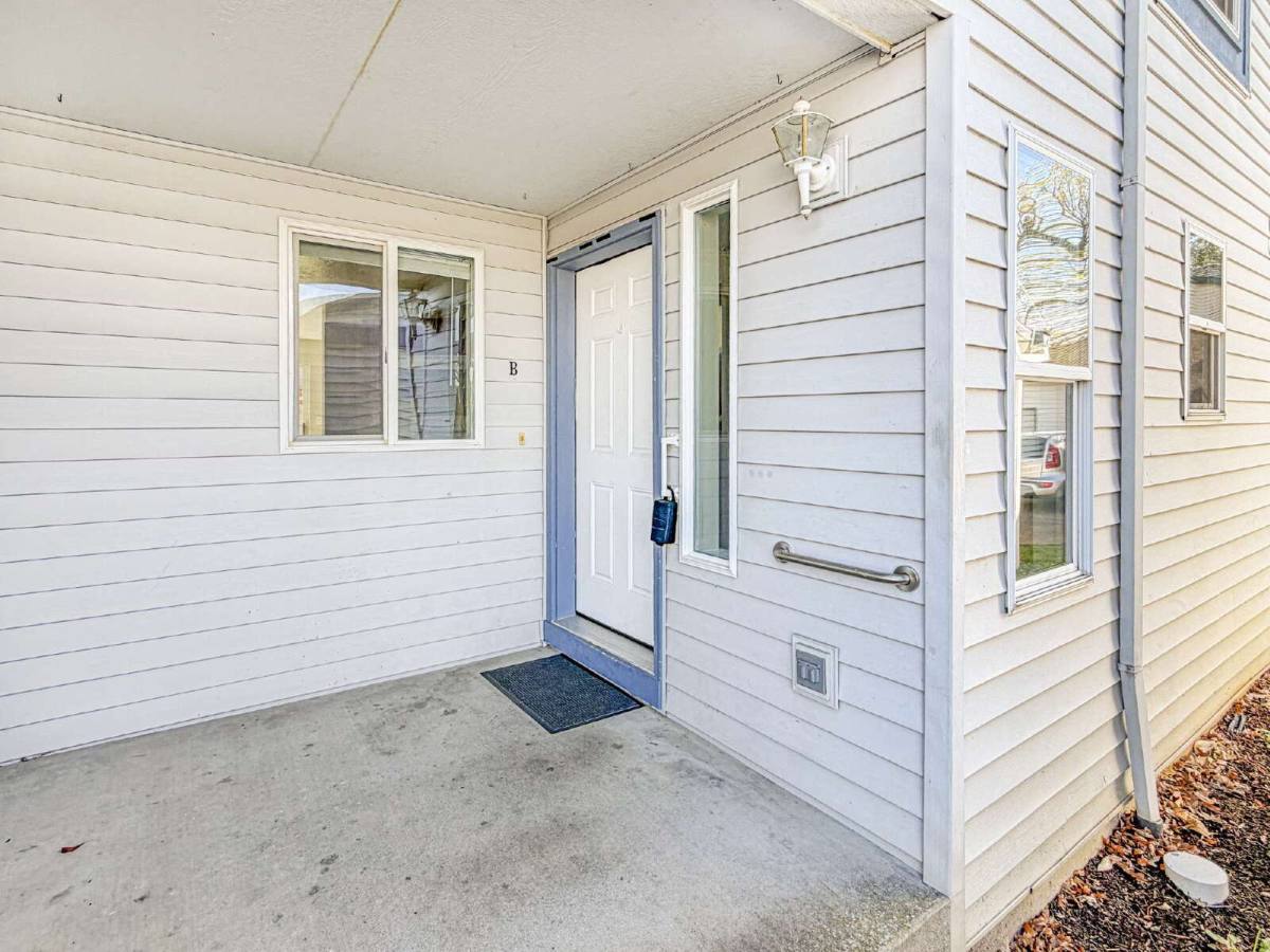 Apartment for rent at 15704 NE Milton Place #B, Portland, OR 97230