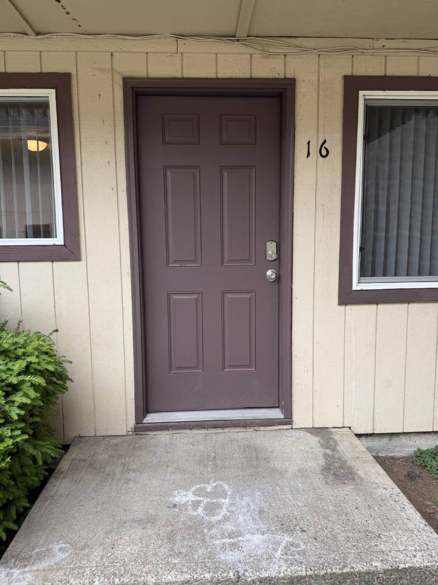 Apartment for rent at 13746 SE Powell Blvd #16, Portland, OR 97236
