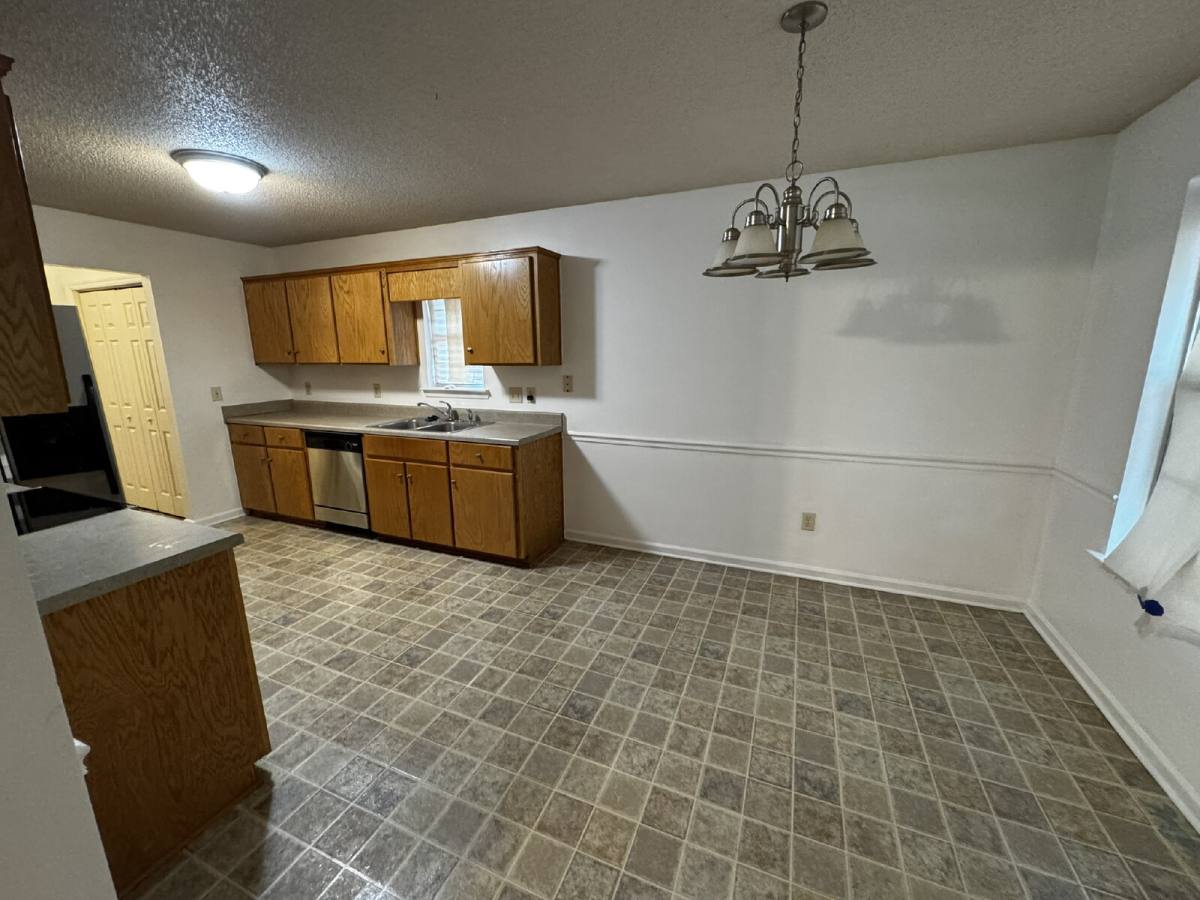 House for rent at 276 Gloucester Dr, Midway, GA 31320
