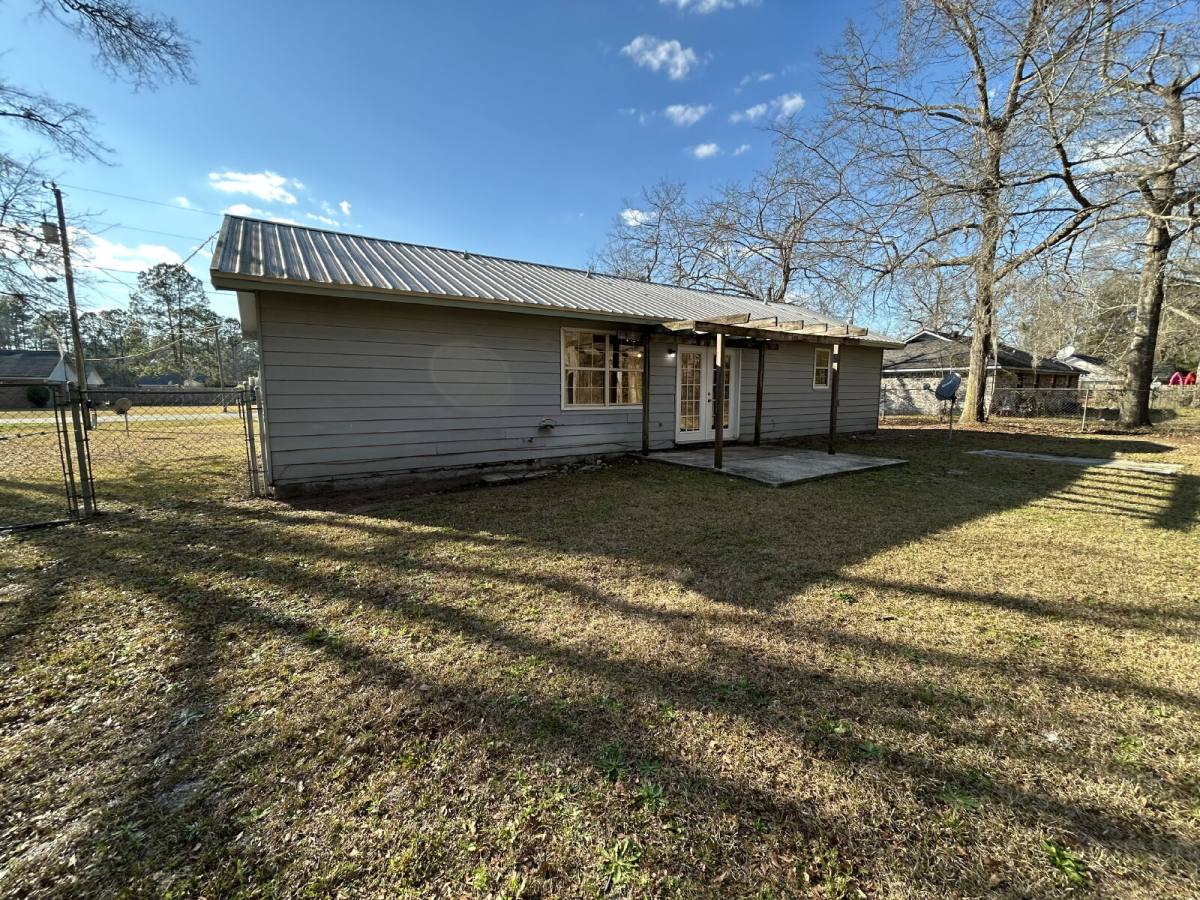 House for rent at 317 SE Jefferson Circle, Allenhurst, GA 31301