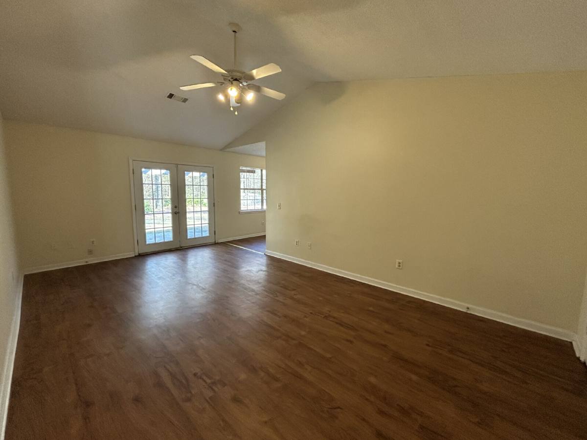 House for rent at 317 SE Jefferson Circle, Allenhurst, GA 31301