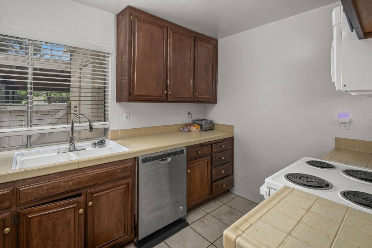 Townhouse for rent at 4390 Caminito Del Diamante #93, San Diego, CA 92121