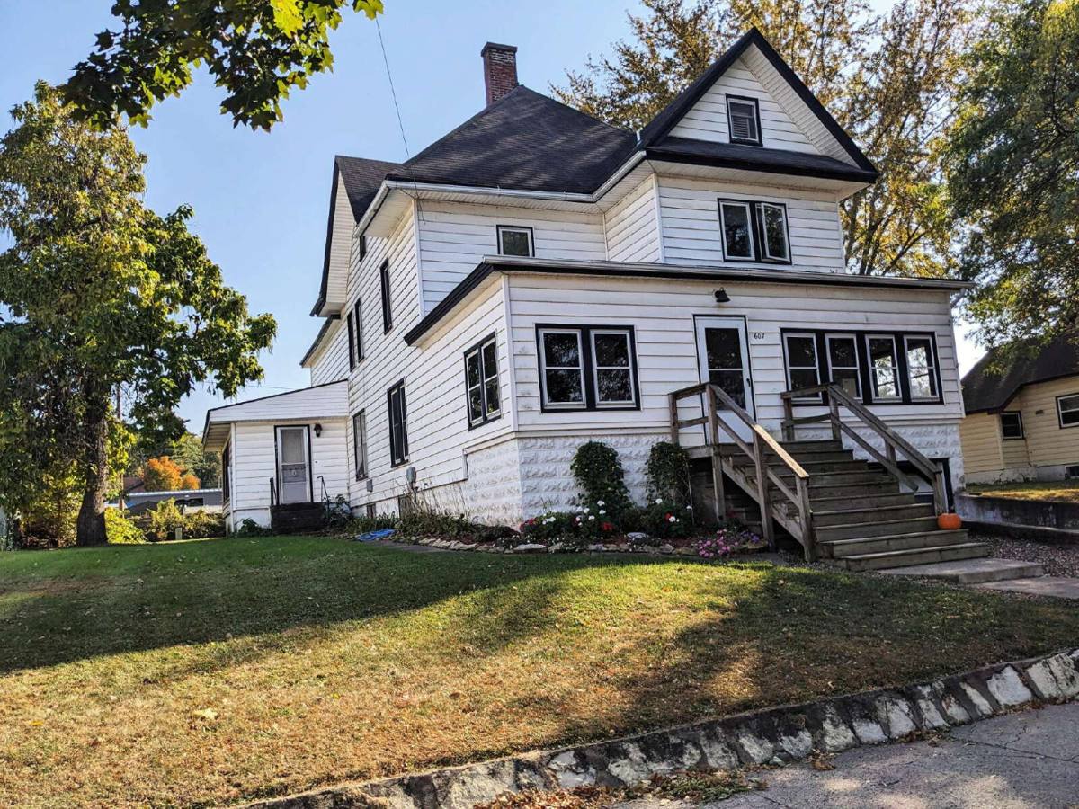 Apartment for rent at 607 W Madison St #1, Durand, WI 54736