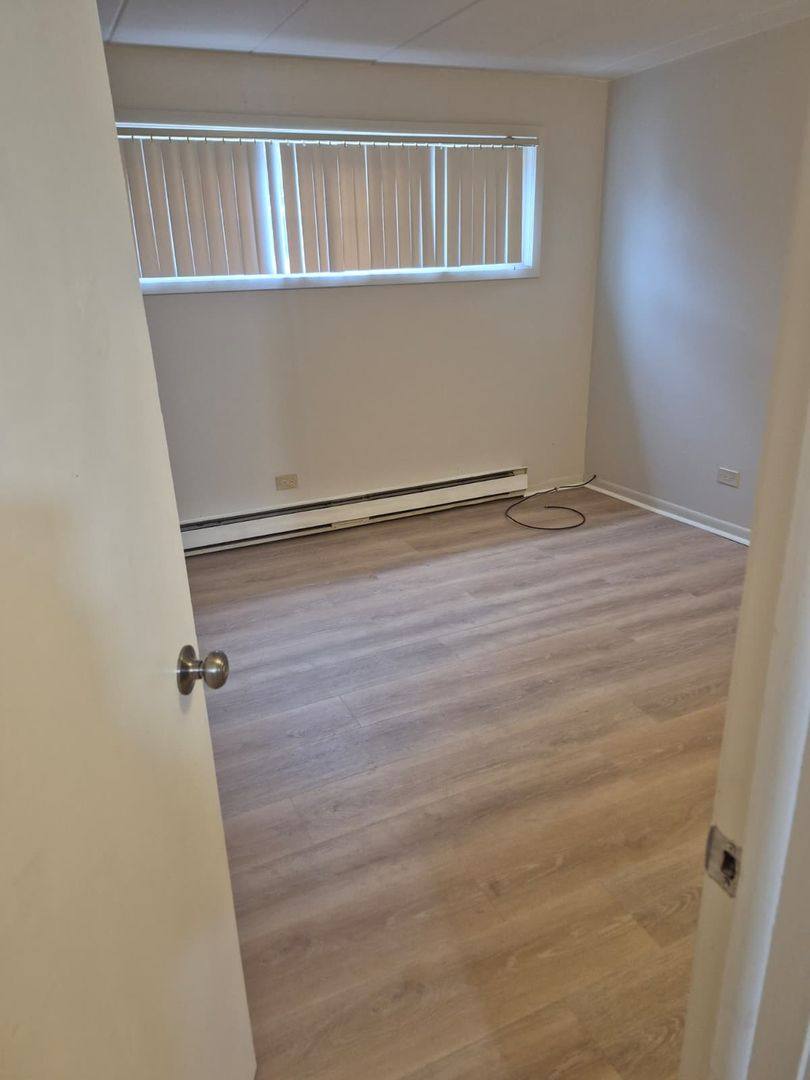 Apartment for rent at 7855 S Kedzie Ave #2-D, Chicago, IL 60652