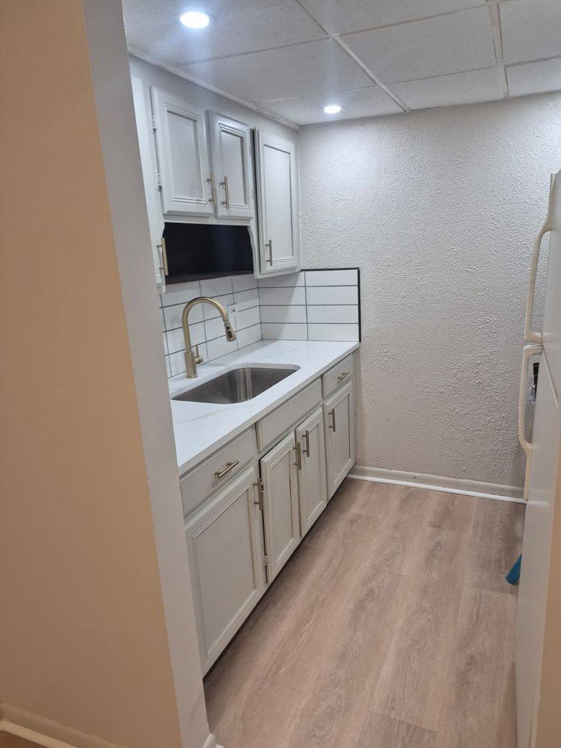 Apartment for rent at 7855 S Kedzie Ave #2-D, Chicago, IL 60652