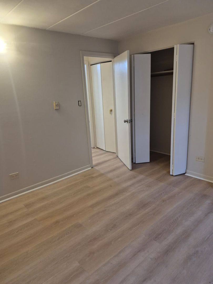 Apartment for rent at 7855 S Kedzie Ave #2-D, Chicago, IL 60652