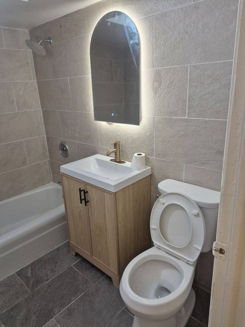Apartment for rent at 7855 S Kedzie Ave #2-D, Chicago, IL 60652