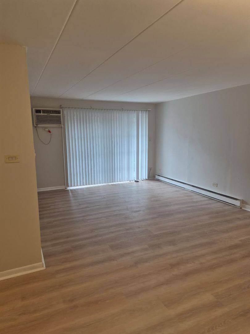 Apartment for rent at 7855 S Kedzie Ave #2-D, Chicago, IL 60652