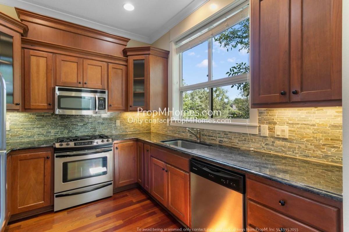 Townhouse for rent at 5129 N Williams Ave, Portland, OR 97217