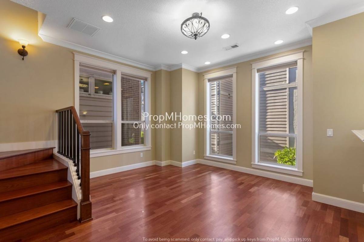 Townhouse for rent at 5129 N Williams Ave, Portland, OR 97217