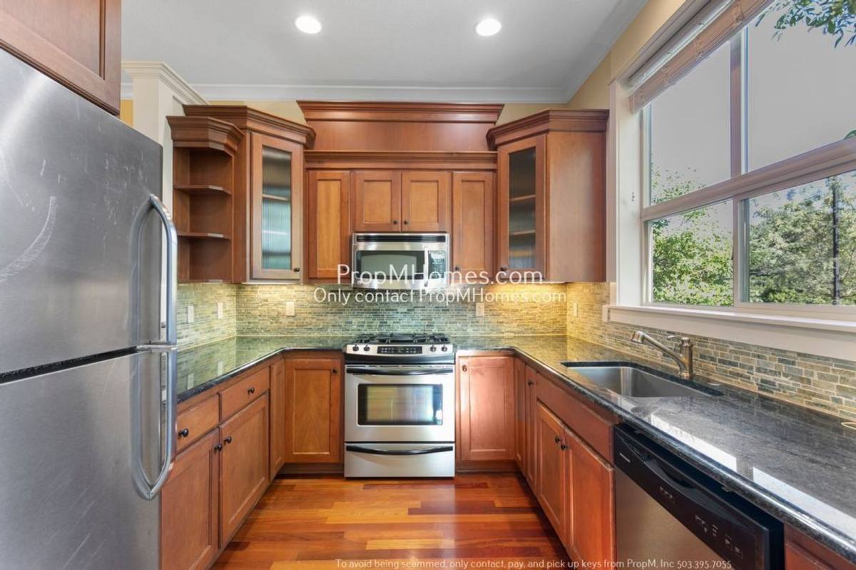 Townhouse for rent at 5129 N Williams Ave, Portland, OR 97217