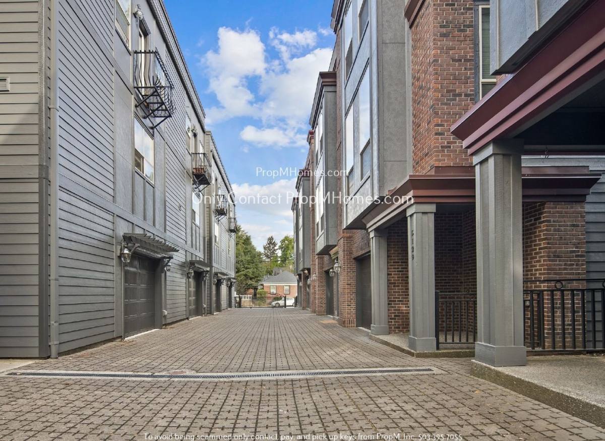 Townhouse for rent at 5135 N Williams Ave, Portland, OR 97217