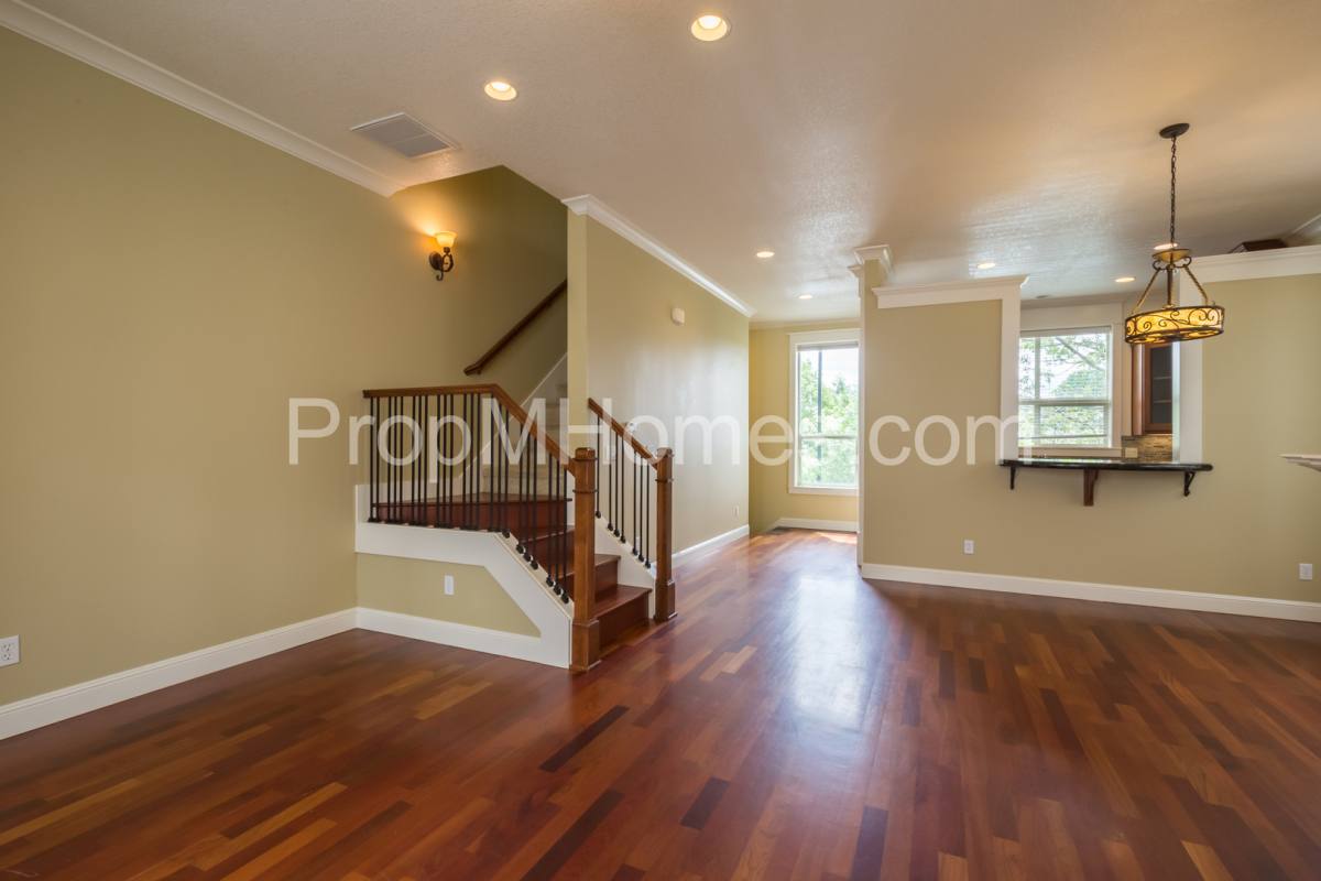 Townhouse for rent at 5135 N Williams Ave, Portland, OR 97217