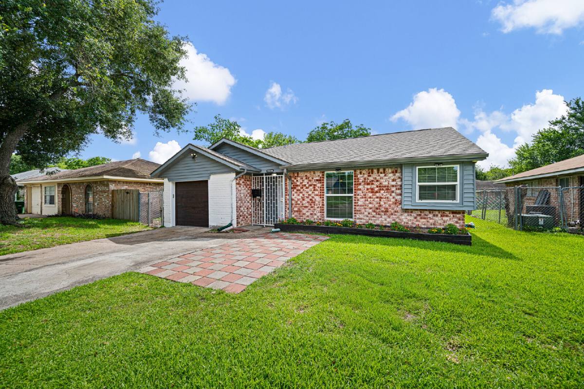 House for rent at 11806 Murr Way, Houston, TX 77048