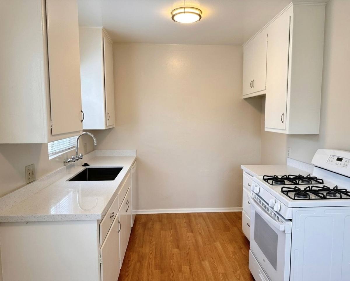 Apartment for rent at 5960 Linden Ave, Long Beach, CA 90805