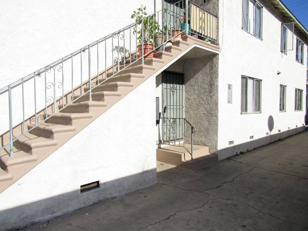 Apartment for rent at 5960 Linden Ave, Long Beach, CA 90805