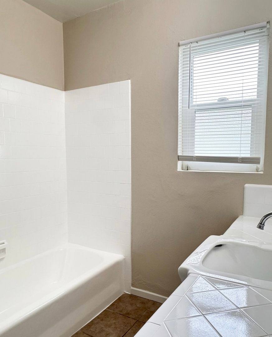 Apartment for rent at 5960 Linden Ave, Long Beach, CA 90805