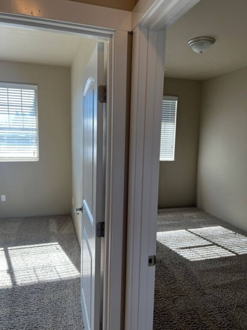 Townhouse for rent at 814 Overcup St, Medford, OR 97501