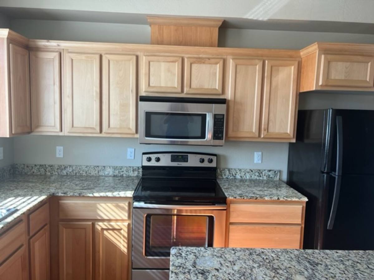 Townhouse for rent at 814 Overcup St, Medford, OR 97501