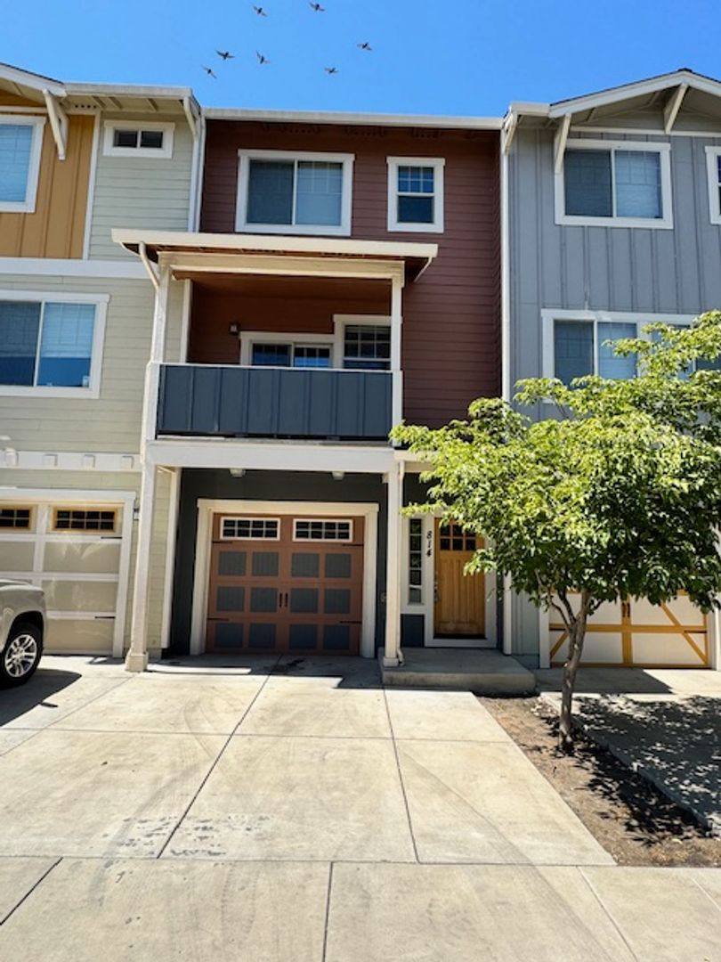 Townhouse for rent at 814 Overcup St, Medford, OR 97501