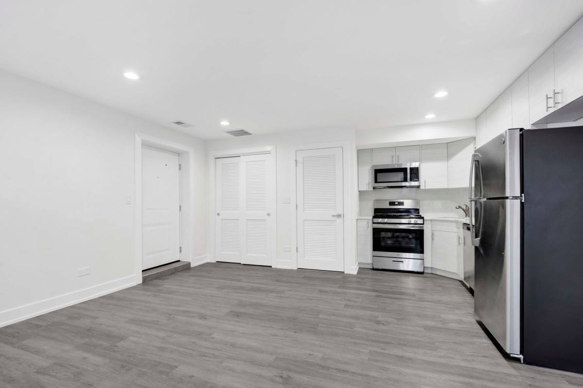 Apartment for rent at 3648 S Paulina Ch1, Chicago, IL 60609