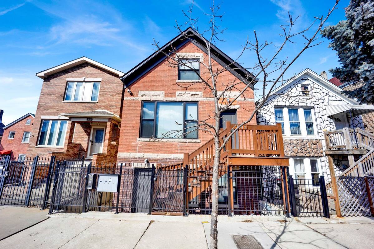 Apartment for rent at 3648 S Paulina Ch1, Chicago, IL 60609