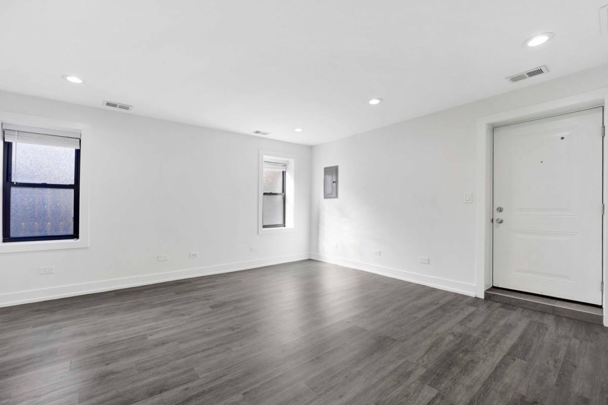 Apartment for rent at 3648 S Paulina Ch1, Chicago, IL 60609