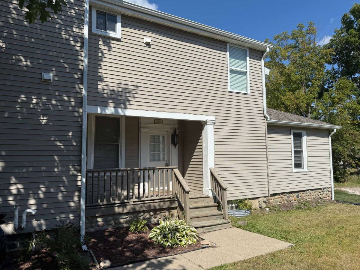 Apartment for rent at 219 S Main St #1, Romeo, MI 48065