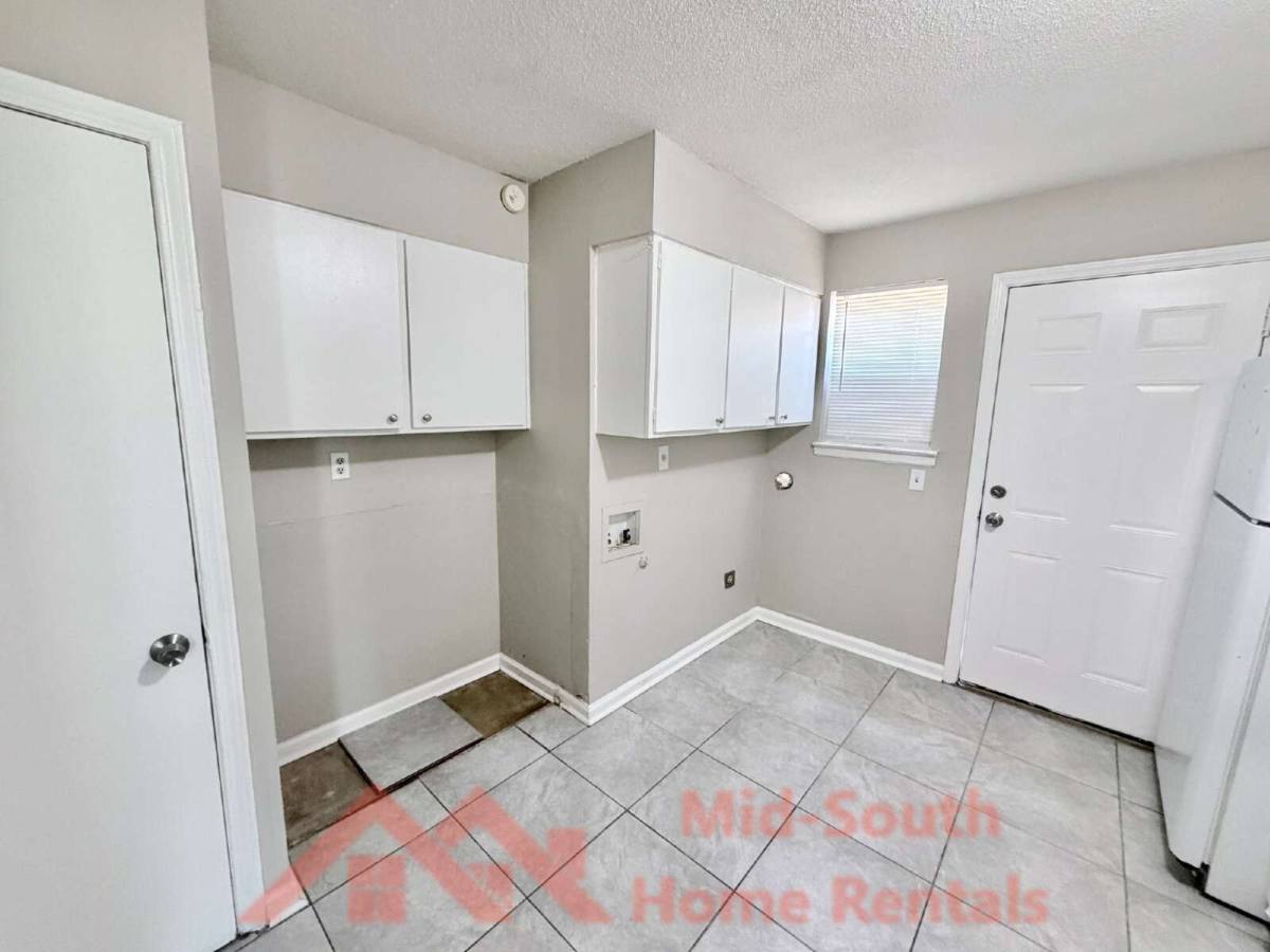 Apartment for rent at 4077 Forest View Dr, Memphis, TN 38118