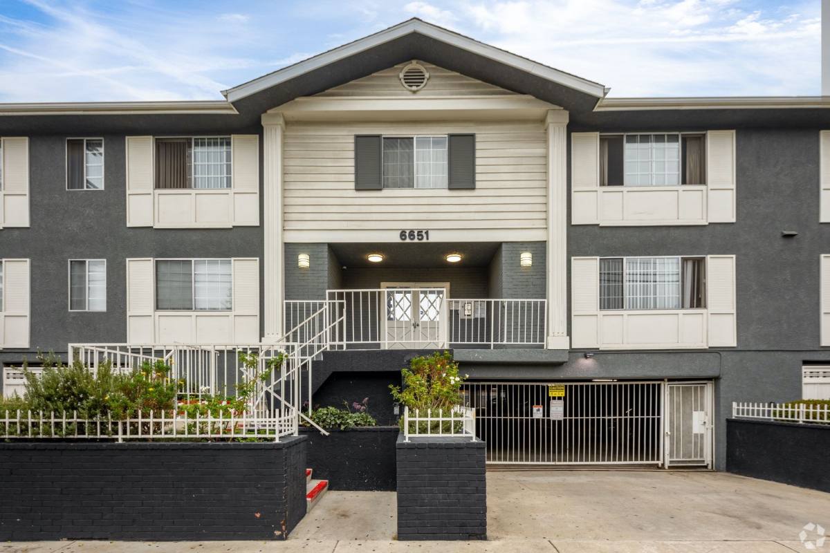 Apartment for rent at 6651 Haskell Ave, Van Nuys, CA 91406