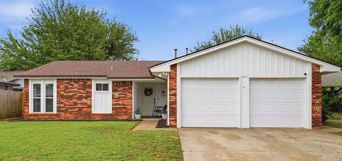 House for rent at 10316 Glascow Dr, Yukon, OK 73099