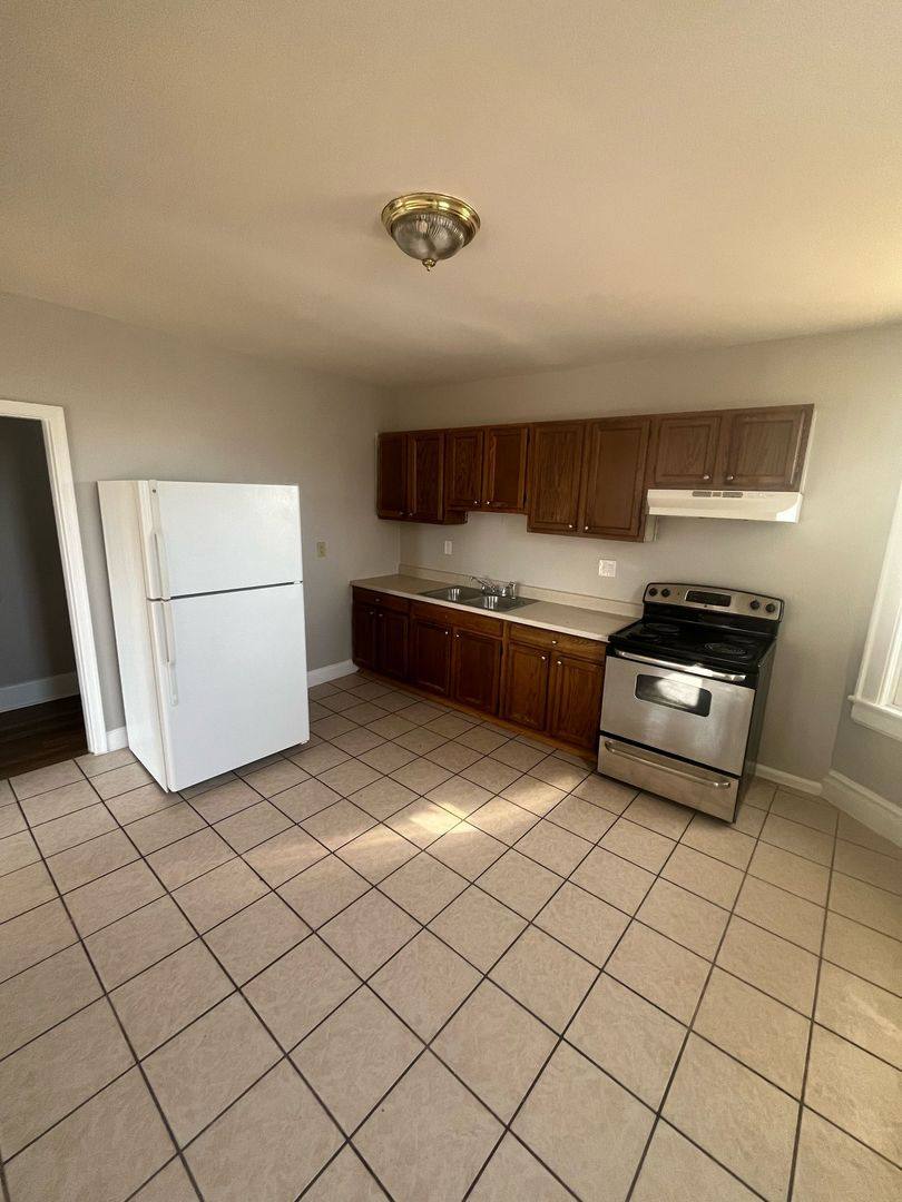 Apartment for rent at 154-158 S Potomac St, Hagerstown, MD 21740