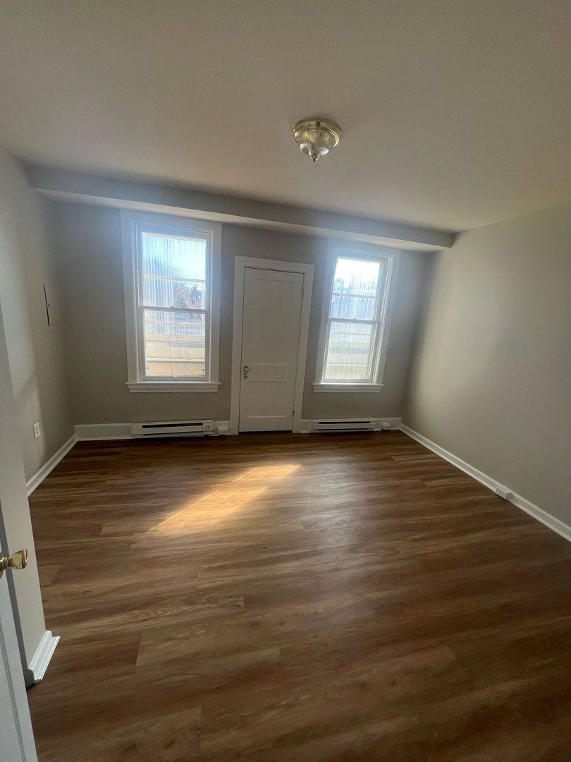 Apartment for rent at 154-158 S Potomac St, Hagerstown, MD 21740