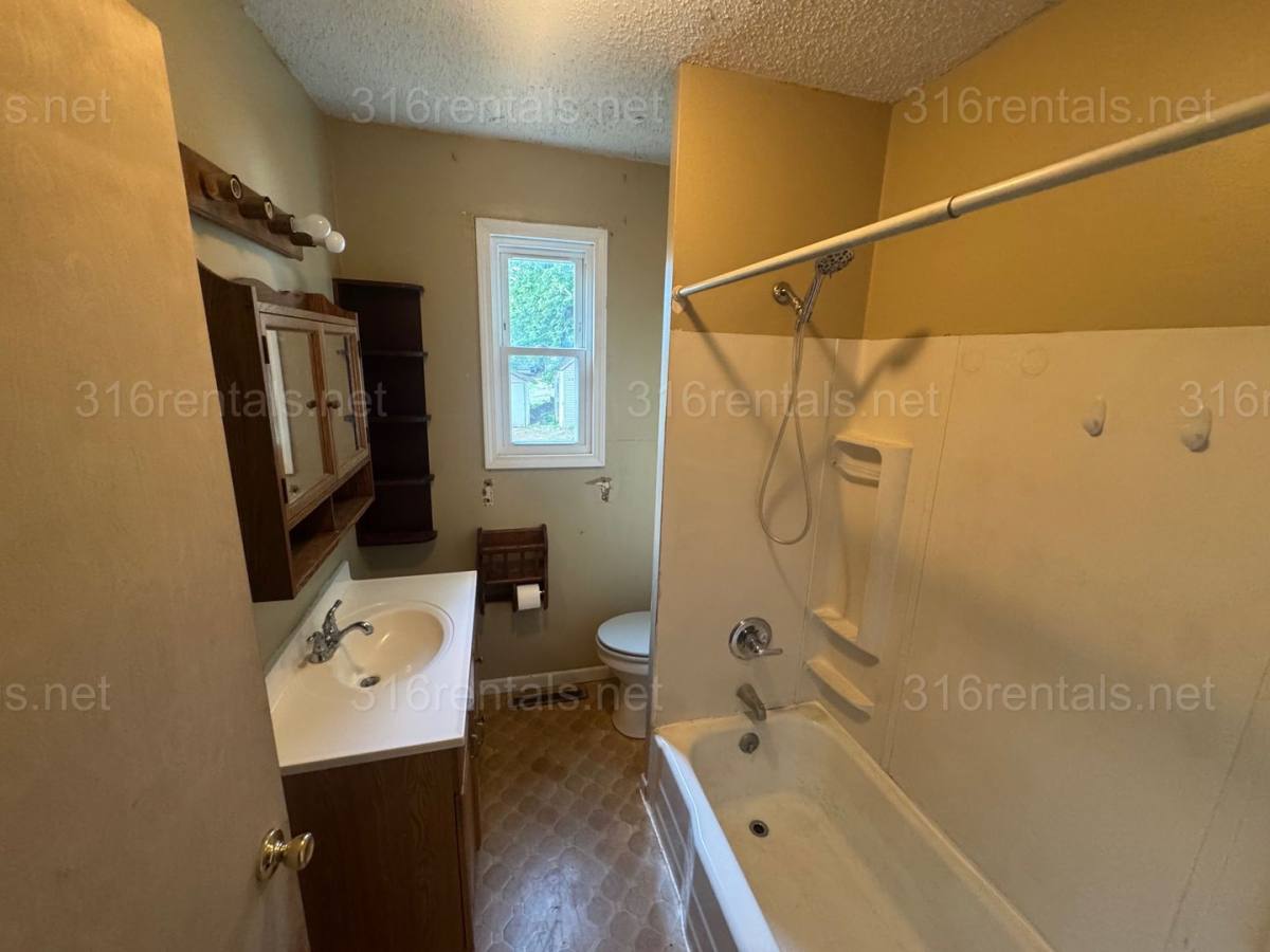 House for rent at 404 E 7th St, Newton, KS 67114