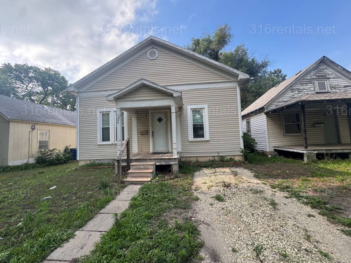House for rent at 404 E 7th St, Newton, KS 67114