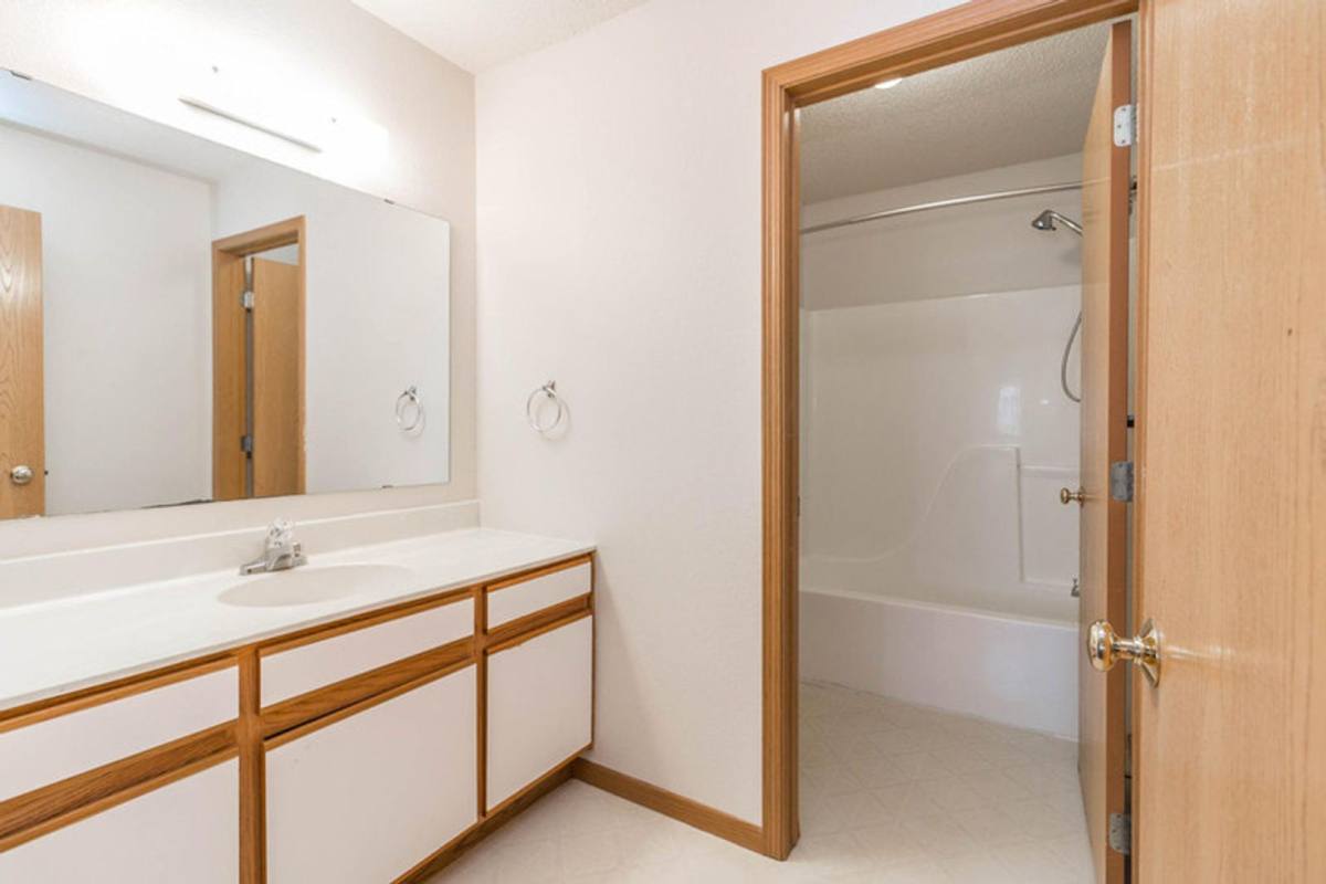 Townhouse for rent at 2401 14th St E, Glencoe, MN 55336